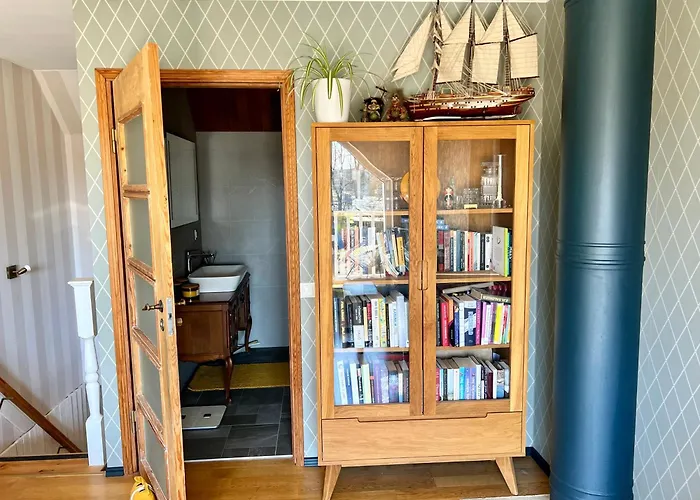 Private Family With Sauna, Hot Tub, Playground And Outside Lounge Area 别墅