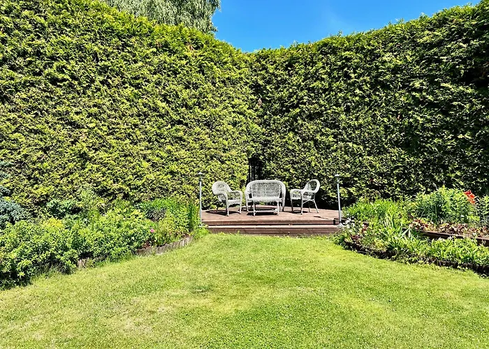 Private Family With Sauna, Hot Tub, Playground And Outside Lounge Area *